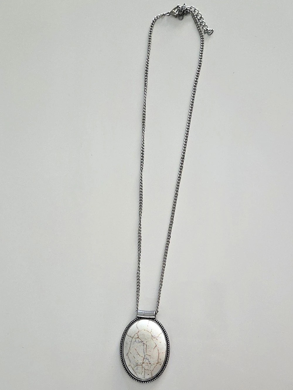 Oval Stone Pendant Necklace in Gray & White